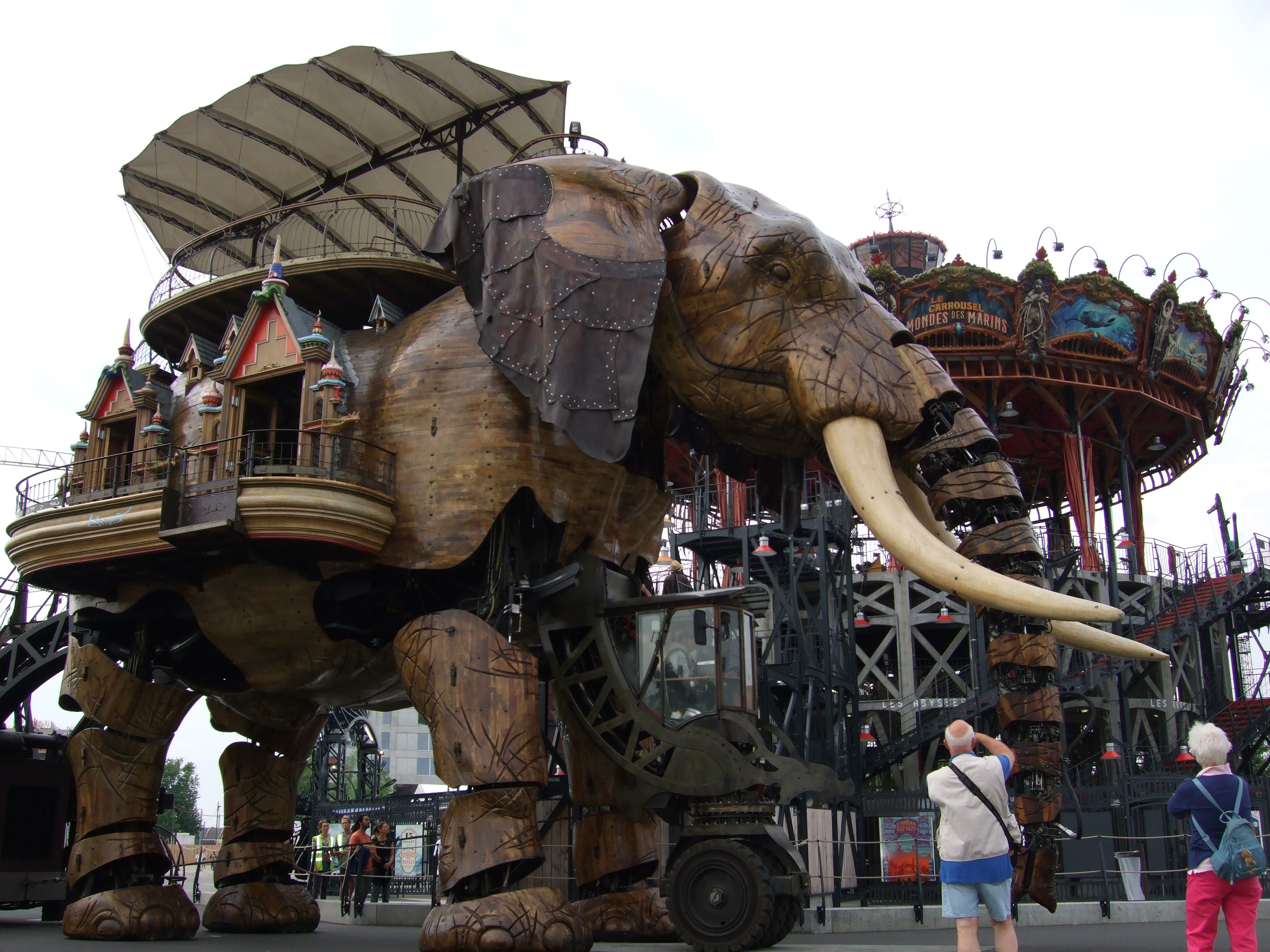 巨大な機械仕掛けの象『マシーン・ド・リル』